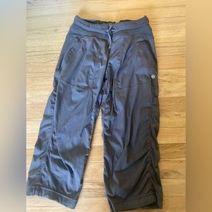 Lululemon cropped navy blue pants.